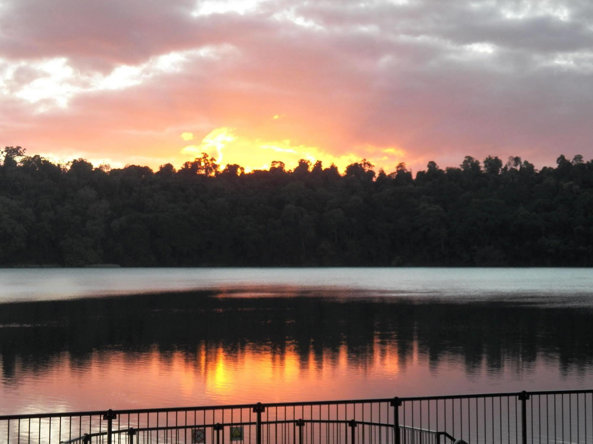 Lake Eacham Tourist Park & Cabins Εξωτερικό φωτογραφία